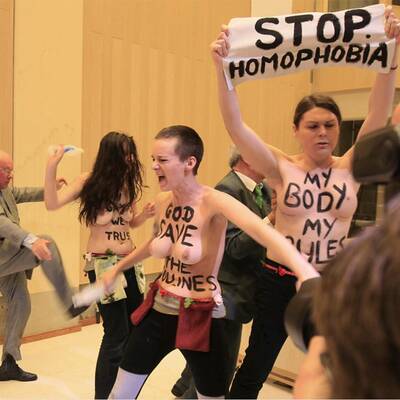 Nackt-Attacke auf Bischof in Brüssel 