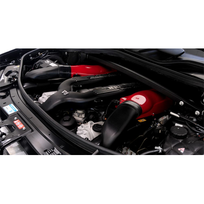 Ein Mercedes GL mit 650 PS der 300 km/h rennt