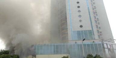 200 Feuerwehrmänner kämpften gegen Hochhausbrand