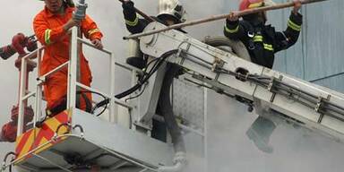 200 Feuerwehrmänner kämpften gegen Hochhausbrand