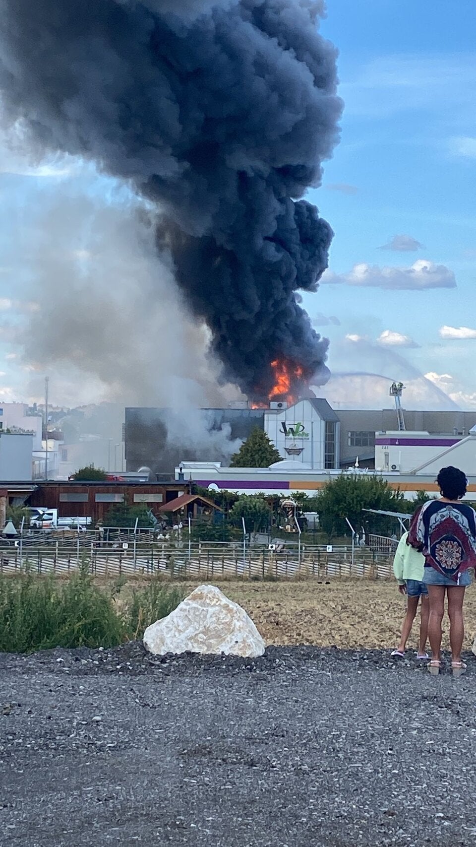 Mega-Rauchwolke über Wien: Feuer unter Kontrolle