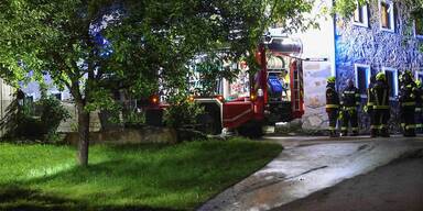 Jugendiche von Brandgeruch geweckt.