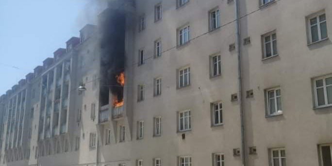 Spektakulärer Balkon-Brand mitten im 16. Bezirk