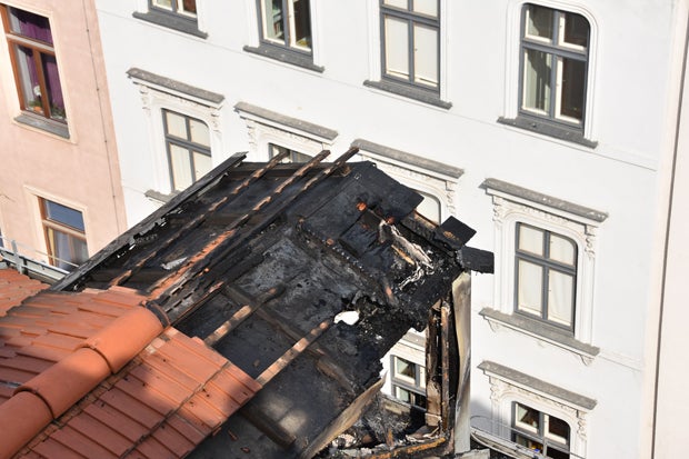 Wohungsbrand mitten in Wien - eine Person verletzt
