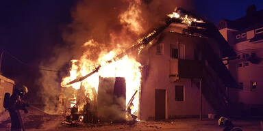 Pferde-Stall brannte mitten in Wohngebiet