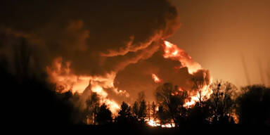 Putin-Truppen schie&szlig;en &Ouml;ldepot in Brand