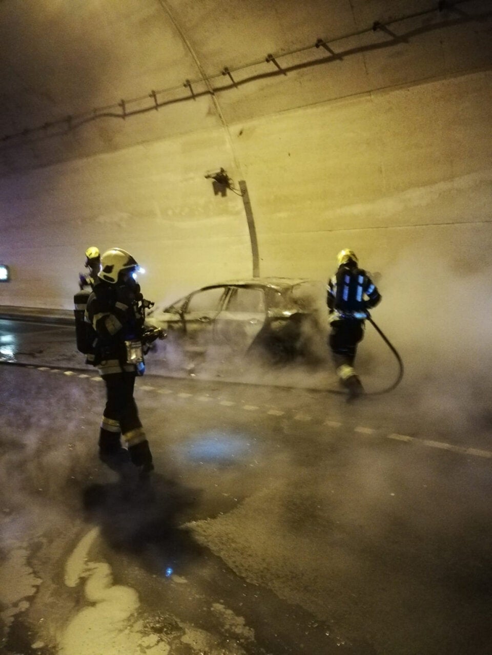 Loibltunnel nach Auto-Brand gesperrt