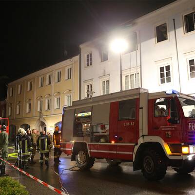 Rätselhafte Explosion löst Brand aus