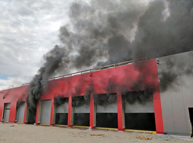 Gasflaschen explodieren: Brand bei Roten Kreuz