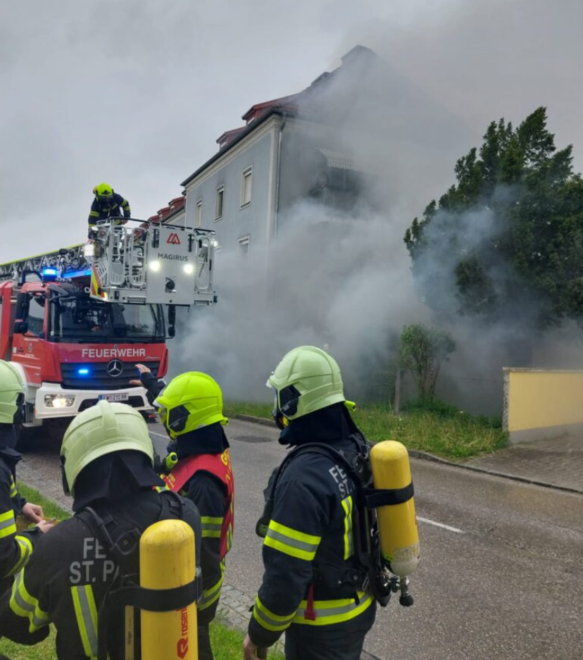 Brand in einem Mehrparteienhaus in St. Pantaleon
