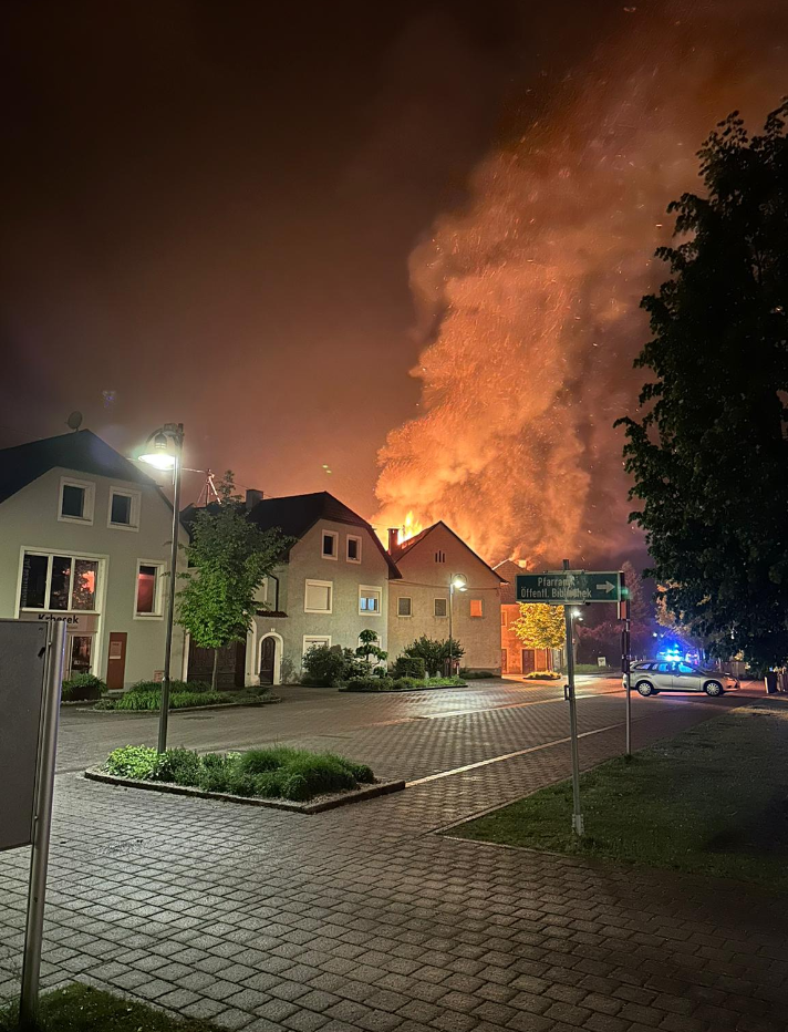 Stadl in Feldkirchen an der Donau in Flammen: Großbrand im Ortszentrum verhindert
