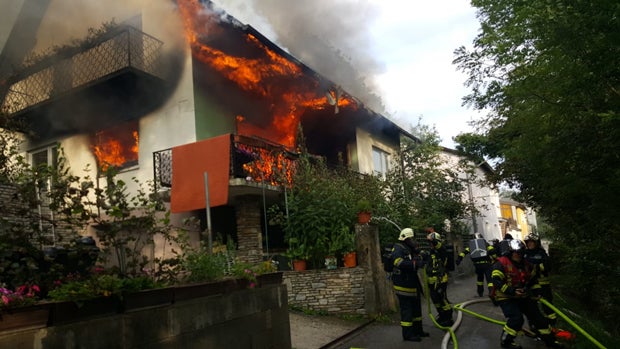Großeinsatz: Wohnhaus in Melk in Flammen