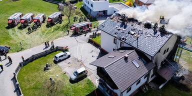 Brand im M&uuml;hlviertel: &Uuml;ber 100 Feuerwehrleute im Einsatz