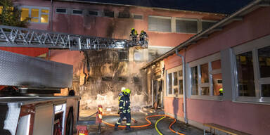 Sch&uuml;ler-Duo legt Feuer in Schule und filmt Brand