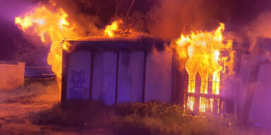 Acht Tote bei Brand mehrerer Wohncontainer