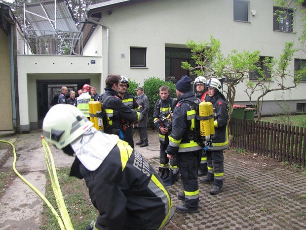 Frau (77) stirbt bei Feuer-Inferno in ihrer Wohnung