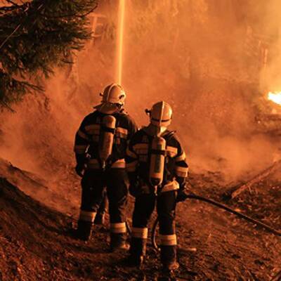 Rund 100 Feuerwehrleute waren sechs Stunden im Einsatz.