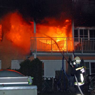 Feuer brach im ersten Stock aus