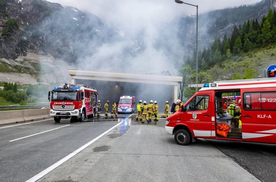 Pkw ging im Tauerntunnel in Flammen auf