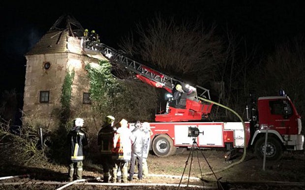 Großbrand in historischem Turm in NÖ