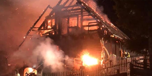 Brand in Einfamilienhaus: Leiche neben Rollator gefunden