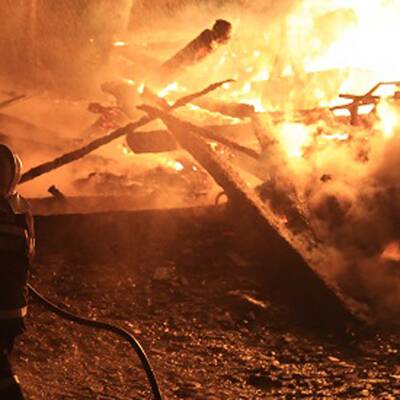 Rund 100 Feuerwehrleute waren sechs Stunden im Einsatz.