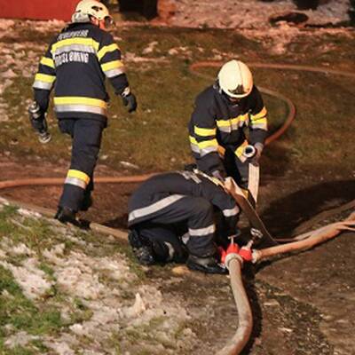Rund 100 Feuerwehrleute waren sechs Stunden im Einsatz.