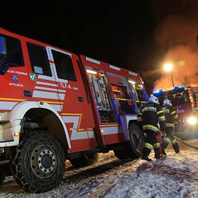 Rund 100 Feuerwehrleute waren sechs Stunden im Einsatz.