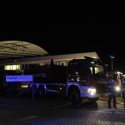 Großbrand in Floridsdorfer Lagerhalle