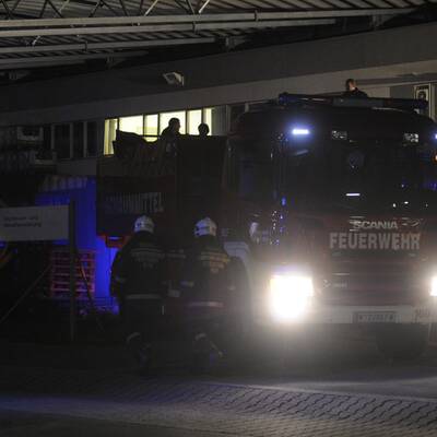 Großbrand in Floridsdorfer Lagerhalle