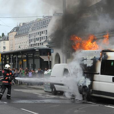 Lieferwagen in Wien brannte aus