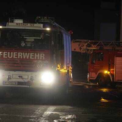 Großbrand in Floridsdorfer Lagerhalle