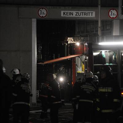 Großbrand in Floridsdorfer Lagerhalle