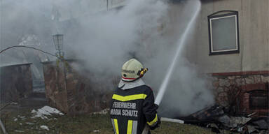 Hausbewohner sprangen in Panik aus dem Fenster