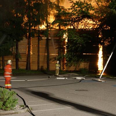 Das Sägewerk in Lofer brannte vollständig aus.