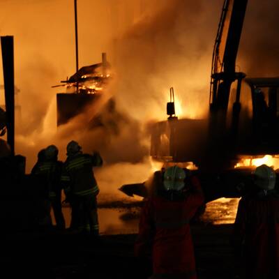 Das Sägewerk in Lofer brannte vollständig aus.