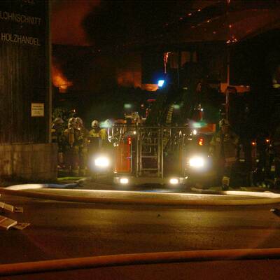 Das Sägewerk in Lofer brannte vollständig aus.