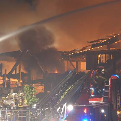 Das Sägewerk in Lofer brannte vollständig aus.