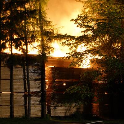 Das Sägewerk in Lofer brannte vollständig aus.