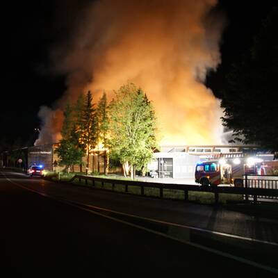 Das Sägewerk in Lofer brannte vollständig aus.