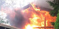Brennendes Holzhaus löste Großeinsatz aus