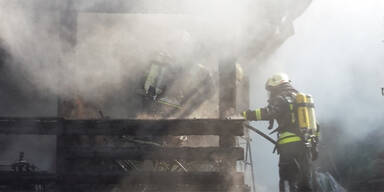 Brennendes Holzhaus löste Großeinsatz aus