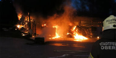 Burgenland: Stroh- Halle in Flammen