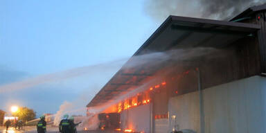 Burgenland: Stroh- Halle in Flammen