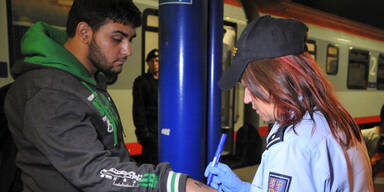 Fl&uuml;chtlinge mit Filzstift nummeriert