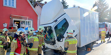 Klein-LKW verungl&uuml;ckt - Kind verletzt