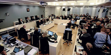 Breivik-Prozess: Mann zündet sich an 