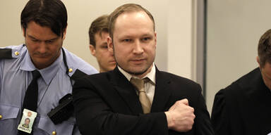 Breivik: Er lacht. Er weint. Er höhnt.