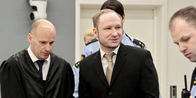 Breivik: Er lacht. Er weint. Er höhnt.