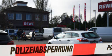 Mann stirbt nach Sch&uuml;ssen vor Supermarkt